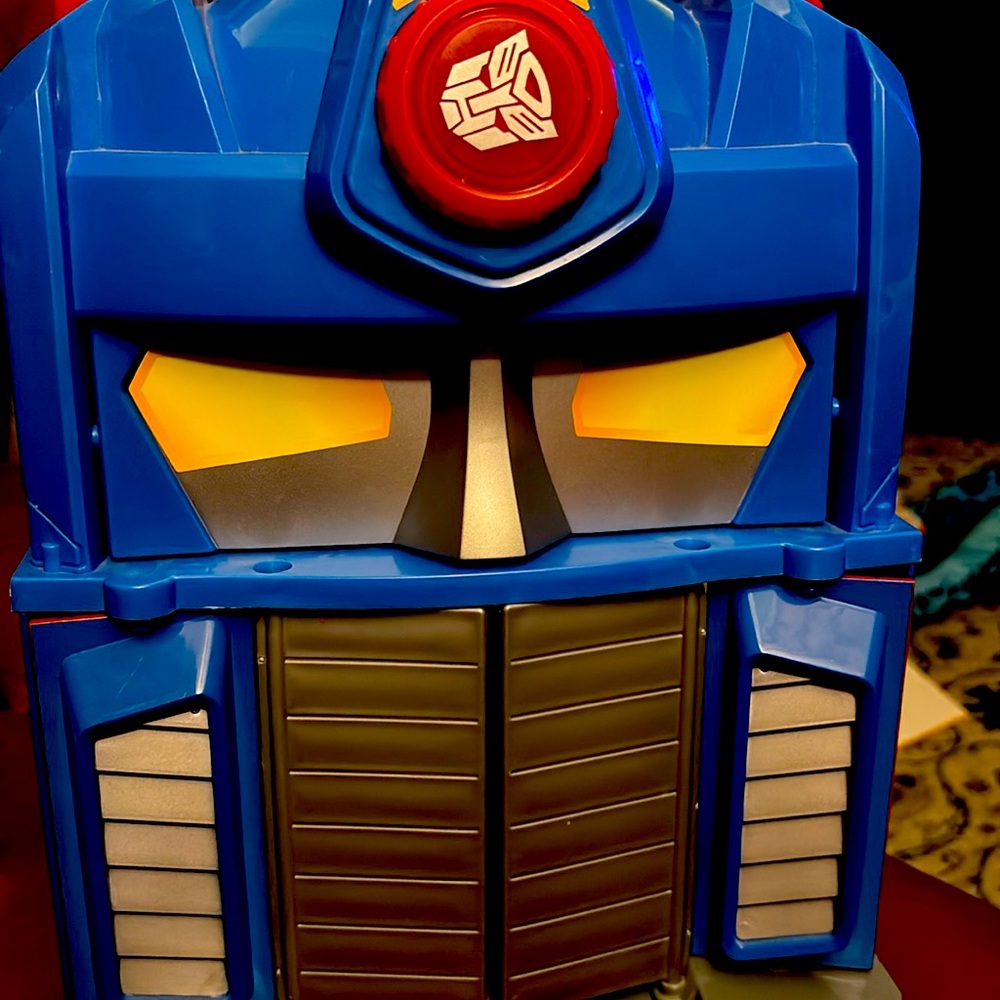 Vintage 2010 Hasbro Transformers Optimus Prime Firehouse Playset